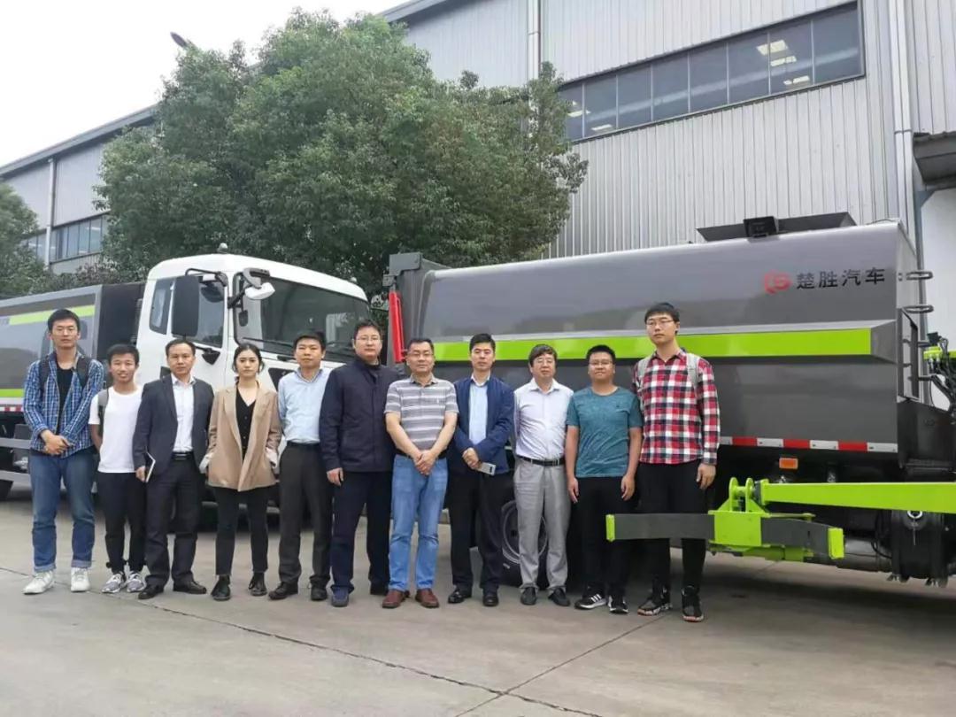 驚艷！“智能機械臂”自裝卸式垃圾車震撼問世